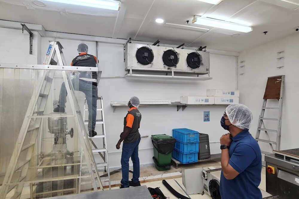 http://maseer.com.sa/storage/26/COLD-ROOM-SERVICE-TECHTIMIA-02-1000x668.jpg